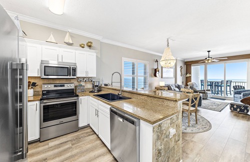 Gulf Shores Condo | "Searenity" A Luxury Vacation Rental directly on The Beach!