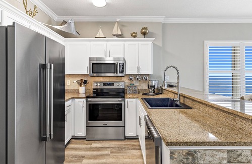 Gulf Shores Condo | "Searenity" A Luxury Vacation Rental directly on The Beach!