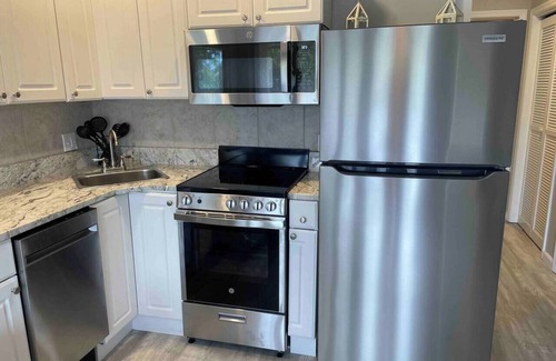 Hilton Head Island Condo | SeaRenity! Beautiful Reno! King bed! w/Bikes