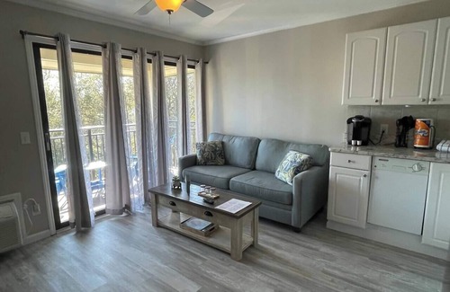 Hilton Head Island Condo | SeaRenity! Beautiful Reno! King bed! w/Bikes