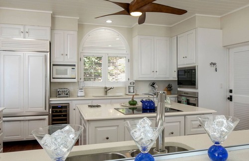Rendezvous & Ditleff Villa | Seas Edge: Waterfront! Breathtaking Views! Newly Renovated!