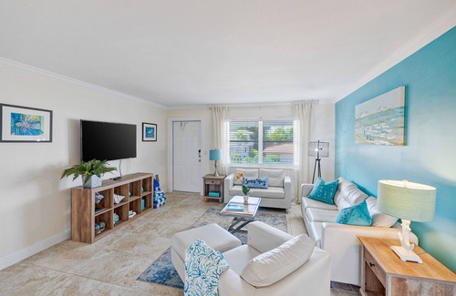 Singer Island House | Seas the Day 4: Beach basecamp with pool & hot tub - steps to sand & eats