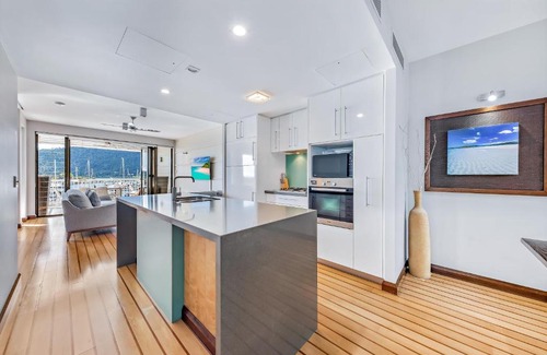 Airlie Beach Apartment | Seas the Day at the Marina