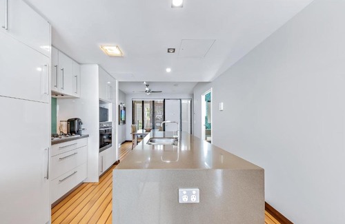 Airlie Beach Apartment | Seas the Day at the Marina