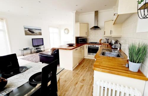 Ramsgate Apartment | Seas the Day Beachfront Apartment Ramsgate - Sleeps 4