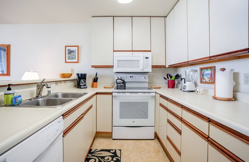 Wailua House Lots Condo | "Seas The Day: Oceanview Escape with Stunning Views at Wailua Bay View – Ground Floor Bliss!"