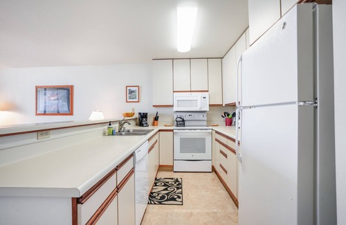 Wailua House Lots Condo | "Seas The Day: Oceanview Escape with Stunning Views at Wailua Bay View – Ground Floor Bliss!"