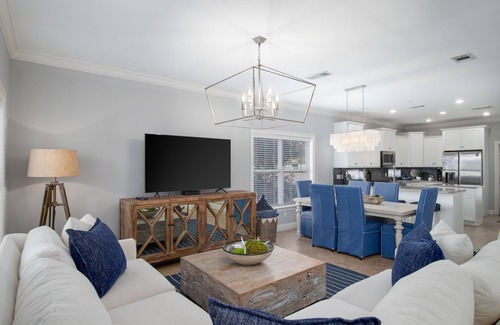 Emerald Waters Village House | "Seas The Day" Private Pool, Golf Cart, Deeded Beach, Emerald Waters Village