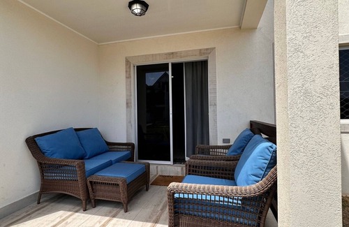 Crown Point House | Seas The Day!
