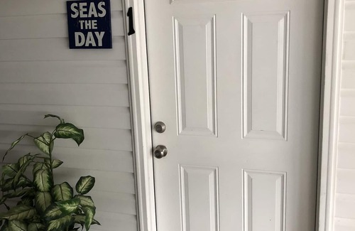 Garden City Apartment | Seas The Day .