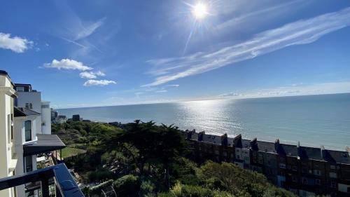 St Leonards-On-Sea Apartment | Seascape - 2 bedroom flat with panoramic sea views