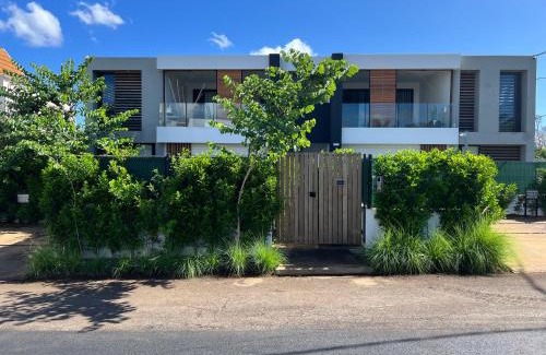 Albion Apartment | Seascape Modern Accomodation Near CLUB MED ALBION