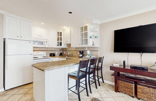 Galveston Condo | Seascape resort condo with ocean-view balcony, WiFi, AC, pool, & hot tub