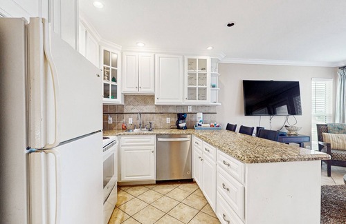 Galveston Condo | Seascape resort condo with ocean-view balcony, WiFi, AC, pool, & hot tub