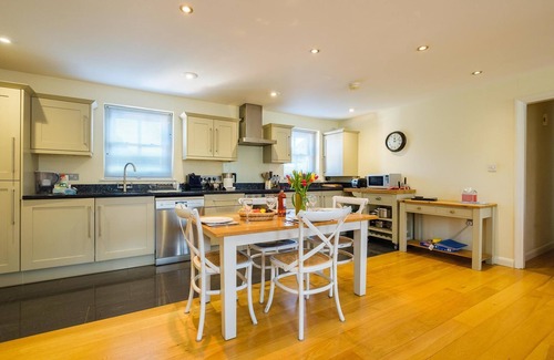 Aldeburgh Apartment | Seascape - sleeps 5 guests in 3 bedrooms