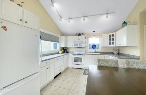Wells Beach House | Seascapes W153 Fantastic condo steps away from Wells Beach and town center 1900