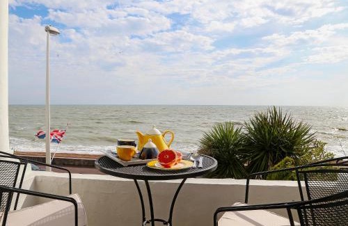 Sandgate House | Seashore Apartment
