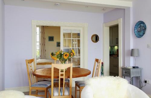 Sandgate House | Seashore Apartment
