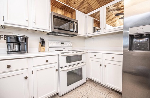 Sunnyside House | Seashore - Beautiful West End Townhome