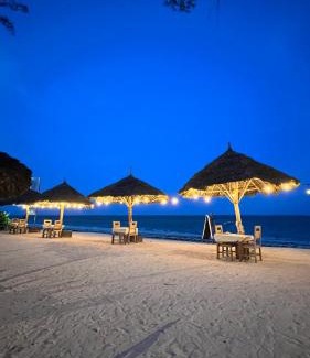 Kiwengwa Resort | Seashore Eco Bungalow front ocean