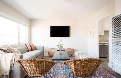 Village of La Jolla Apartment | Seashore V by AvantStay Sleek La Jolla Flat 5mins from the Beach