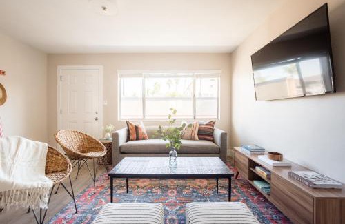 Village of La Jolla Apartment | Seashore V by AvantStay Sleek La Jolla Flat 5mins from the Beach