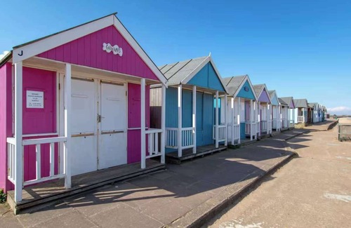 Mablethorpe and Sutton Ski Chalet | Seaside 3 bed, dog friendly Caravan in Mablethorpe