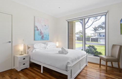 Safety Beach House | Seaside 3-Bed Home Direct Beach Access