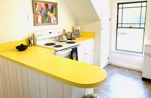 Mid-Coast and Islands House | Seaside 3 bedroom Maine cottage with stunning ocean views!