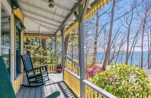 Mid-Coast and Islands House | Seaside 3 bedroom Maine cottage with stunning ocean views!