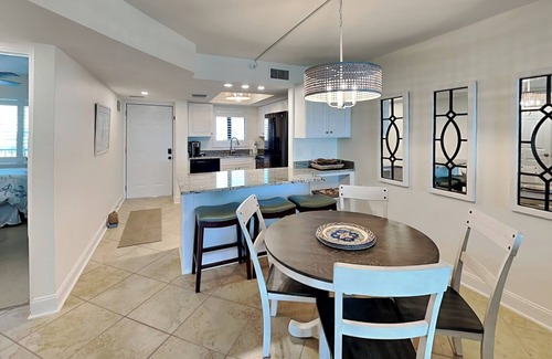 Mid Island Condo | Seaside 401