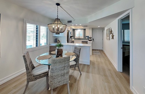 Mid Island Condo | Seaside 401