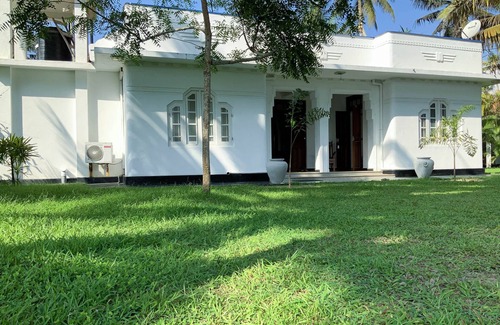 Midigama Villa | Seaside Antique Look Villa : A Classic Getaway