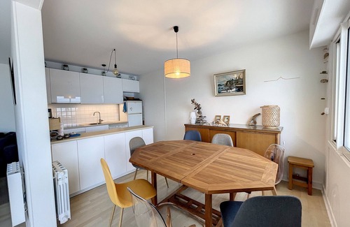 Jullouville Apartment | Seaside apartment with terrace and parking
