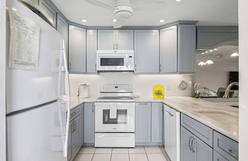 Holmes Beach Condo | Seaside Beach House 105 Gulf Front Condo Pool Unforgettable Sunset Views