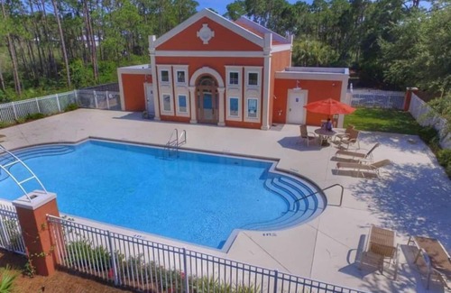 Frangista Beach House | Seaside Bliss: 4B/4B, Patio, BBQ, Pool, Near Beach