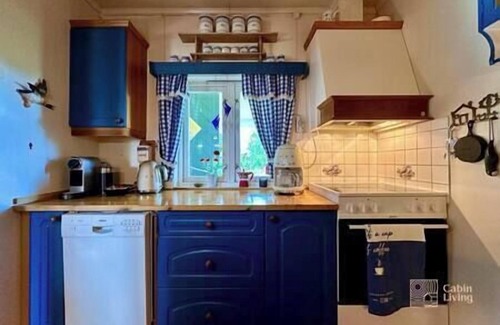 Gressvik House | Seaside cabin in Fredrikstad with private jetty, BBQ & sea view