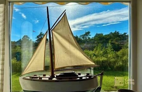 Gressvik House | Seaside cabin in Fredrikstad with private jetty, BBQ & sea view