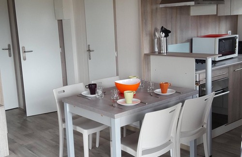 Grandcamp-Maisy Ski Chalet | Seaside chalet with heated indoor pool