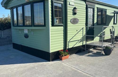 Quilty House | Seaside Chalet
