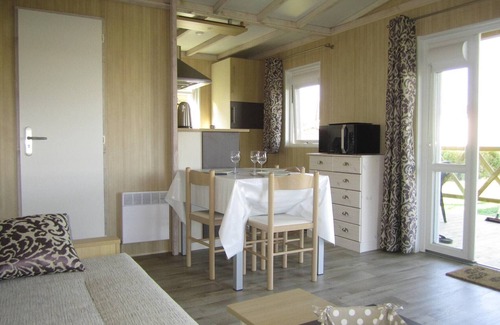 Grandcamp-Maisy Ski Chalet | Seaside chalet on the landing beaches, indoor swimming pool