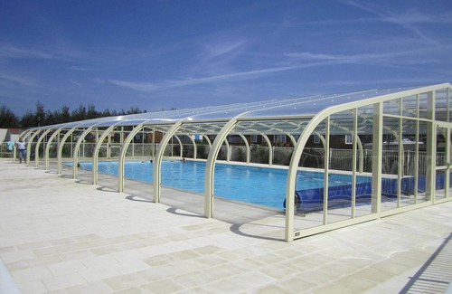 Grandcamp-Maisy Ski Chalet | Seaside chalet on the landing beaches, indoor swimming pool