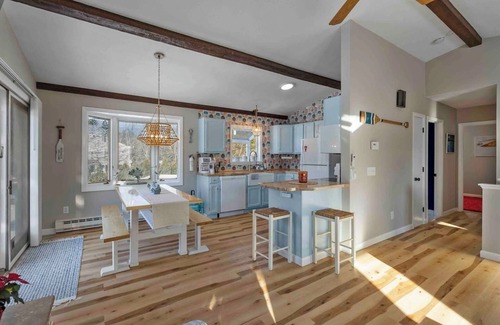 Jamestown House | Seaside charm meets modern comfort at the Nautical Nest!
