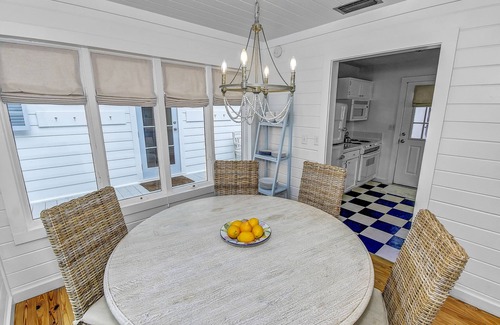 Seaside House | Seaside Cottage "SEA SHACK" * Adorable Tupelo Street, * Sleeps 4 *