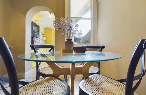 Isle of Grain Cottage | Seaside Cottage Retreat in Leigh-on-Sea
