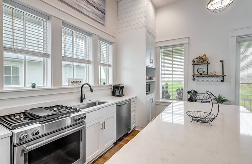 Port Aransas Cabin | Seaside Cottage with resort pools, golf course views, & beach gear