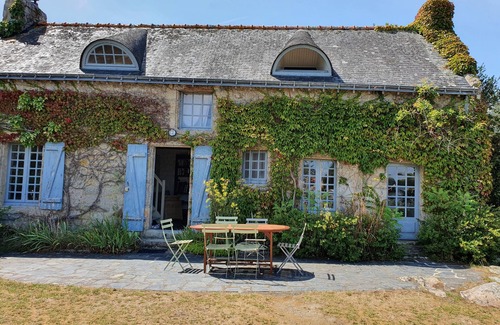 Plouhinec Cottage | Seaside Cottage with a Large Terrace and Garden