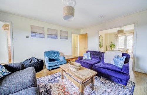 New Forest District House | Seaside Cottage with Hot Tub in Calshot