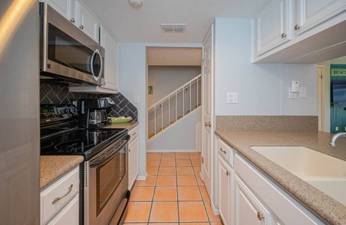 Harbor Oaks Condo | Seaside Cottage With Water Views!