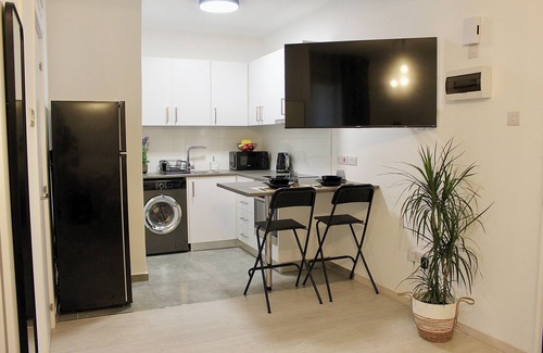 Potamos tis Germasogeias Apartment | Seaside Cozy & Modern Studio
